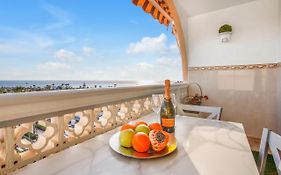 Dream Holidays, Wonderful Ocean View, Fast Wi-Fi